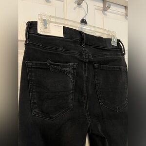 NEVER WORN American Eagle distressed black jeggings